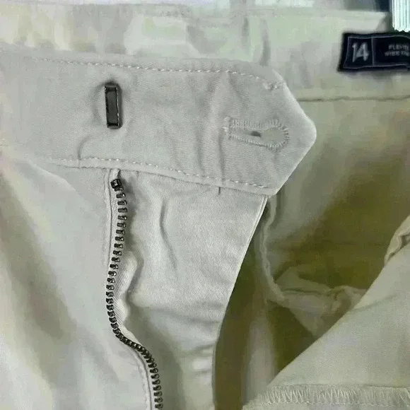 GAP Women’s Wide Leg Cream Pleated Khakis Pants 29” inseam with double enclosure - Picture 7 of 10